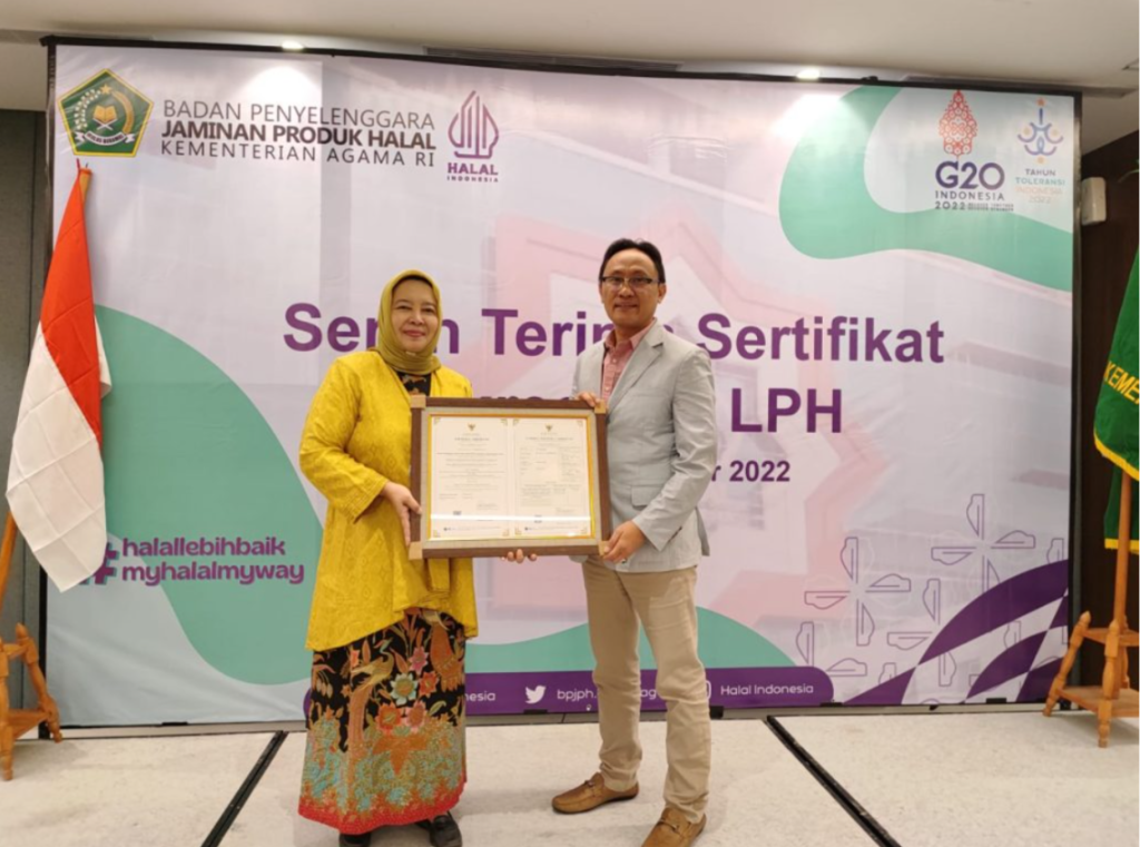 Penyerahan Sertifikat Akreditasi